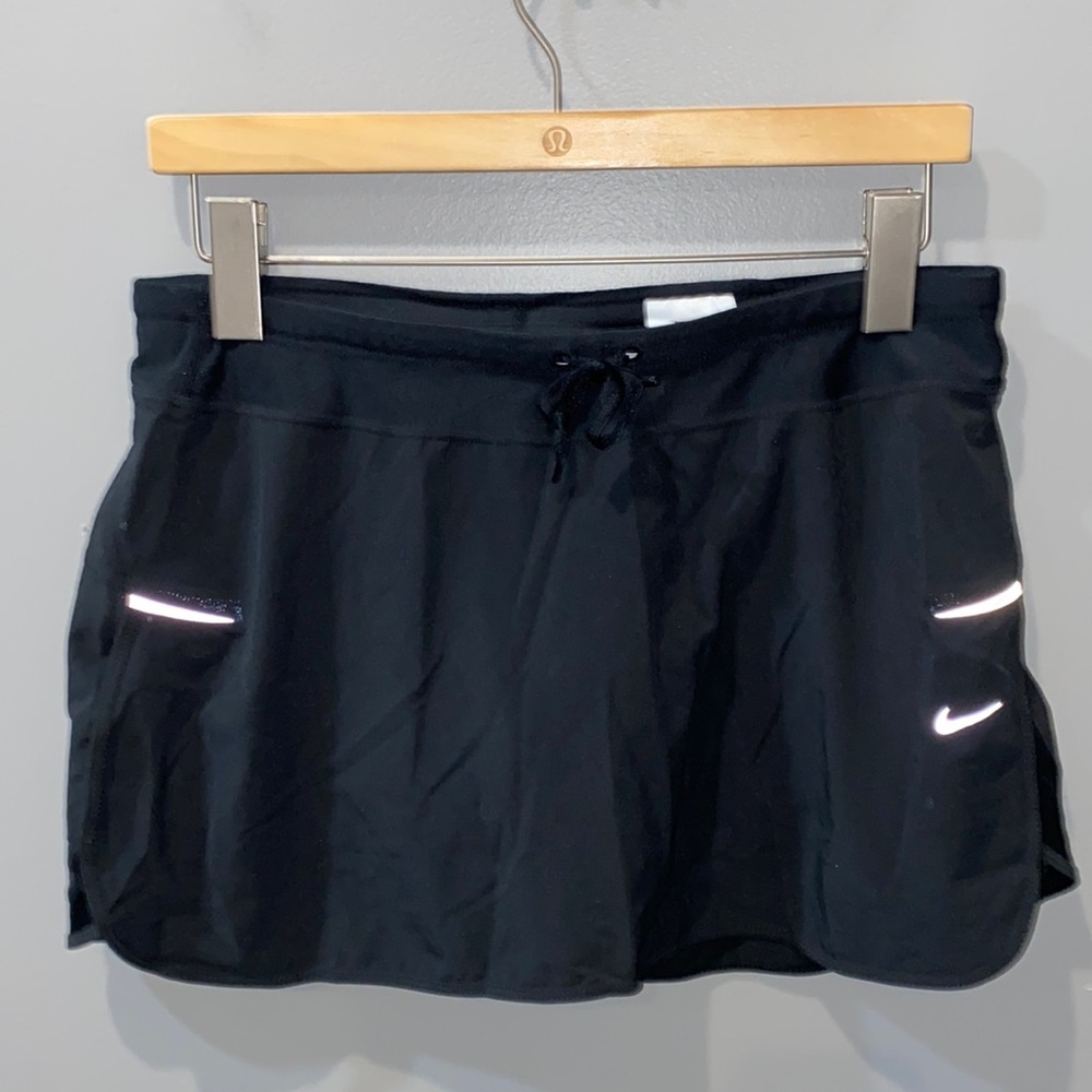 NWOT Women’s Nike Dry Fit Med Black Skirt / Skort w Shorts